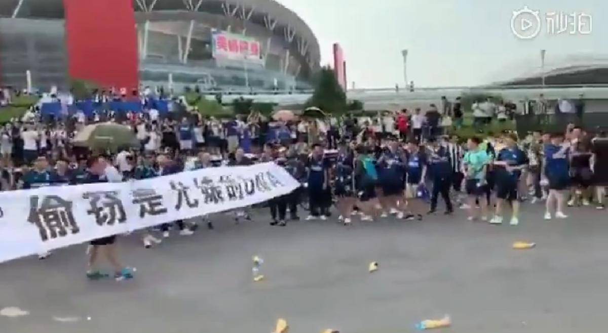 Juventus-Inter scontri tifosi