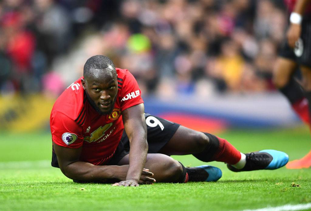 Romelu Lukaku in foto con la maglia dello United