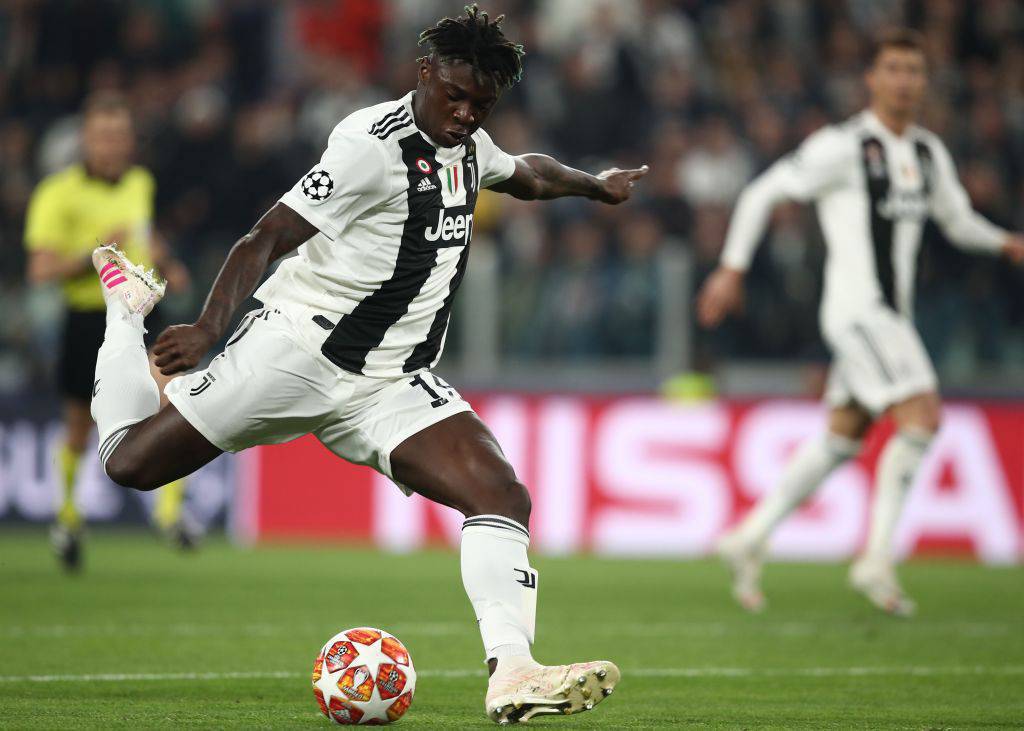 Moise Kean saluta la Juventus
