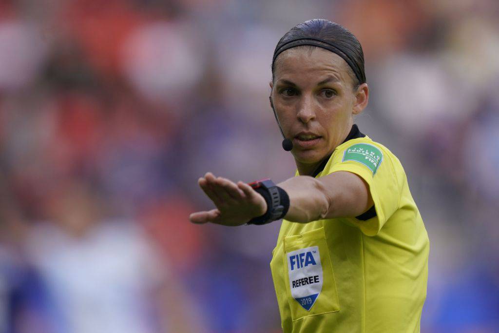 Stephanie Frappart, la carriera dell'arbitro francese