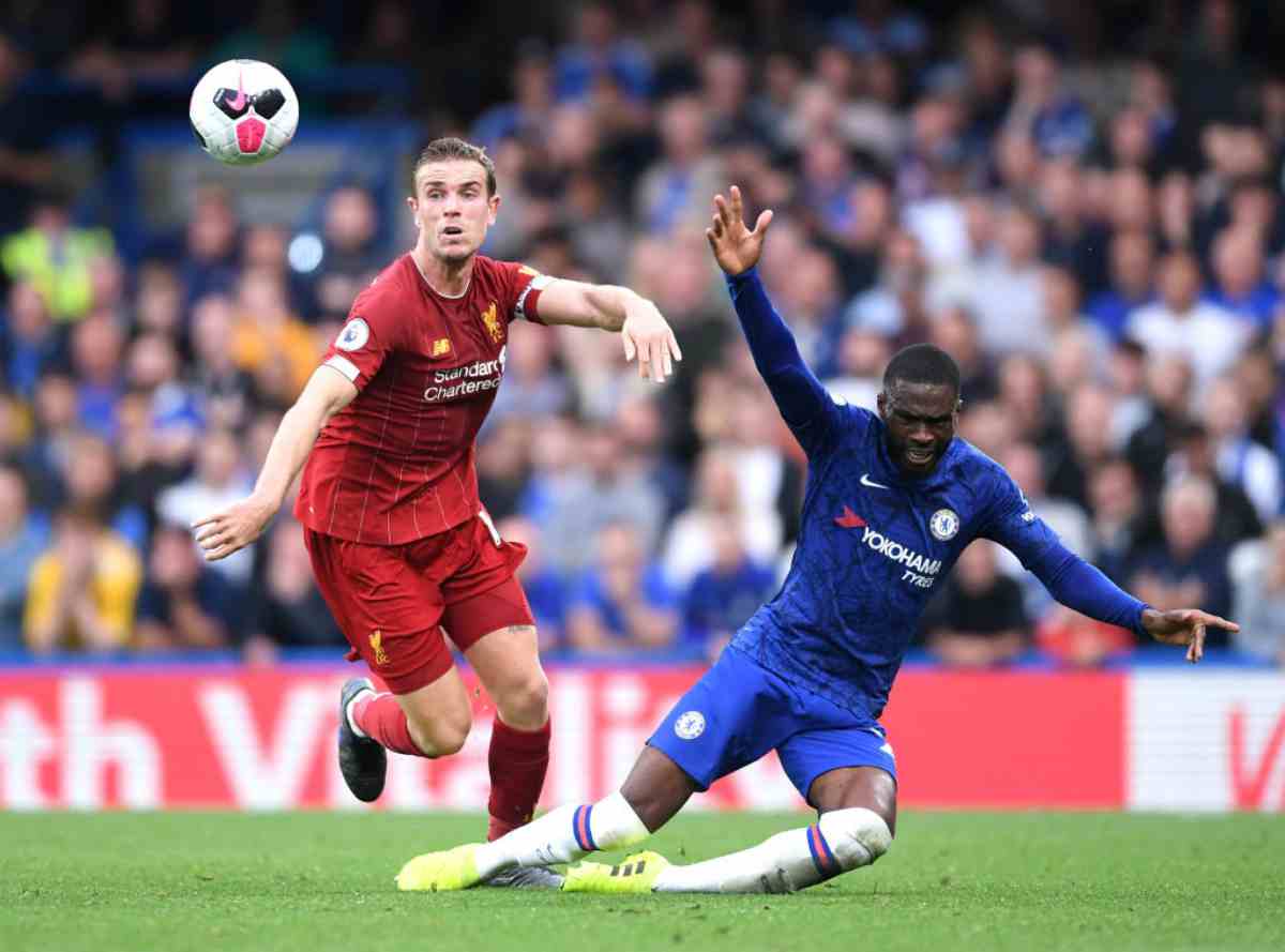 Il Liverpool batte il Chelsea e resta in testa