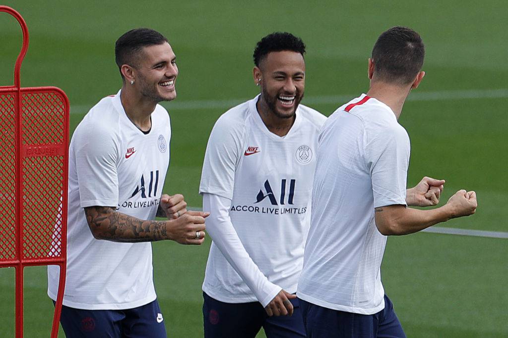 Icardi in allenamento con Neymar scherza col brasiliano e i compagni di squadra