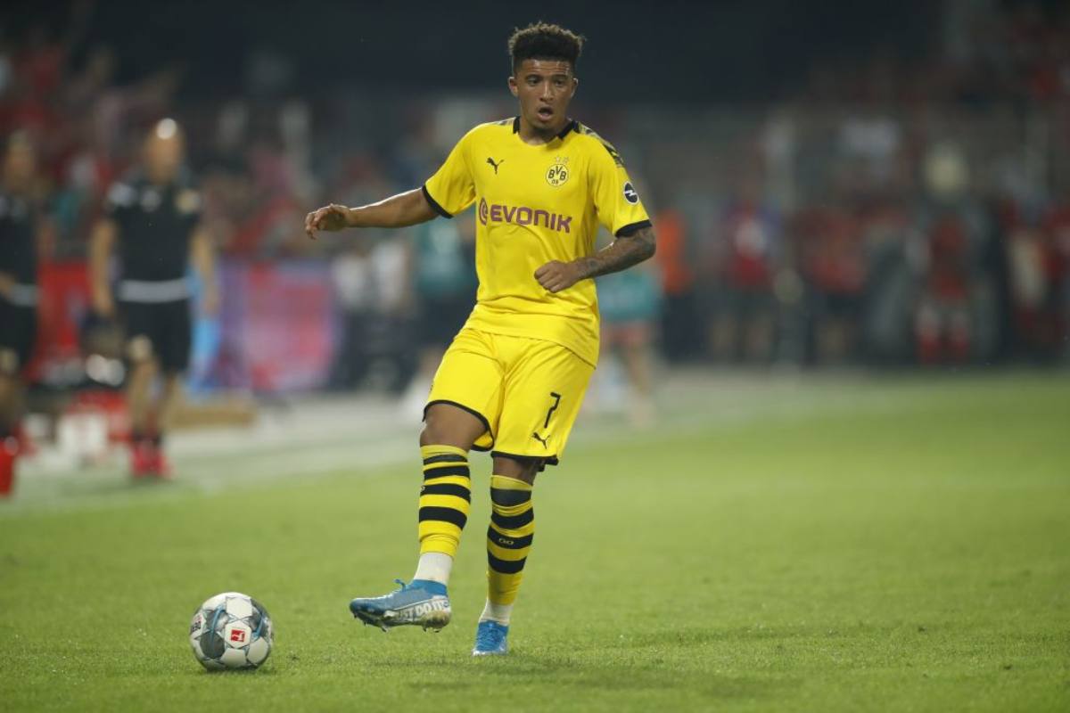 Jadon Sancho, il sorso d'acqua che scatena i tifosi 