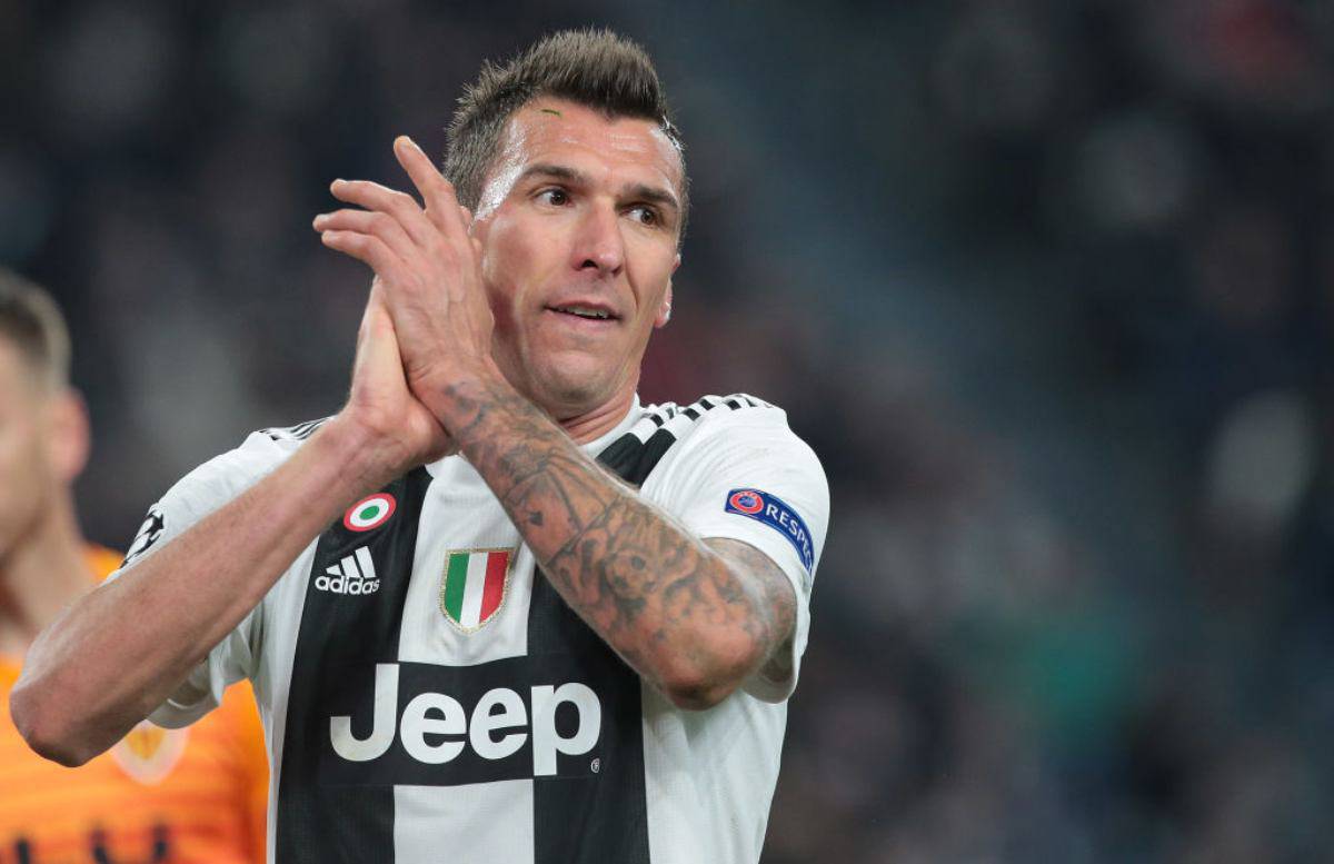 Juventus, Mandzukic addio: è nella sede del suo nuovo club per la firma