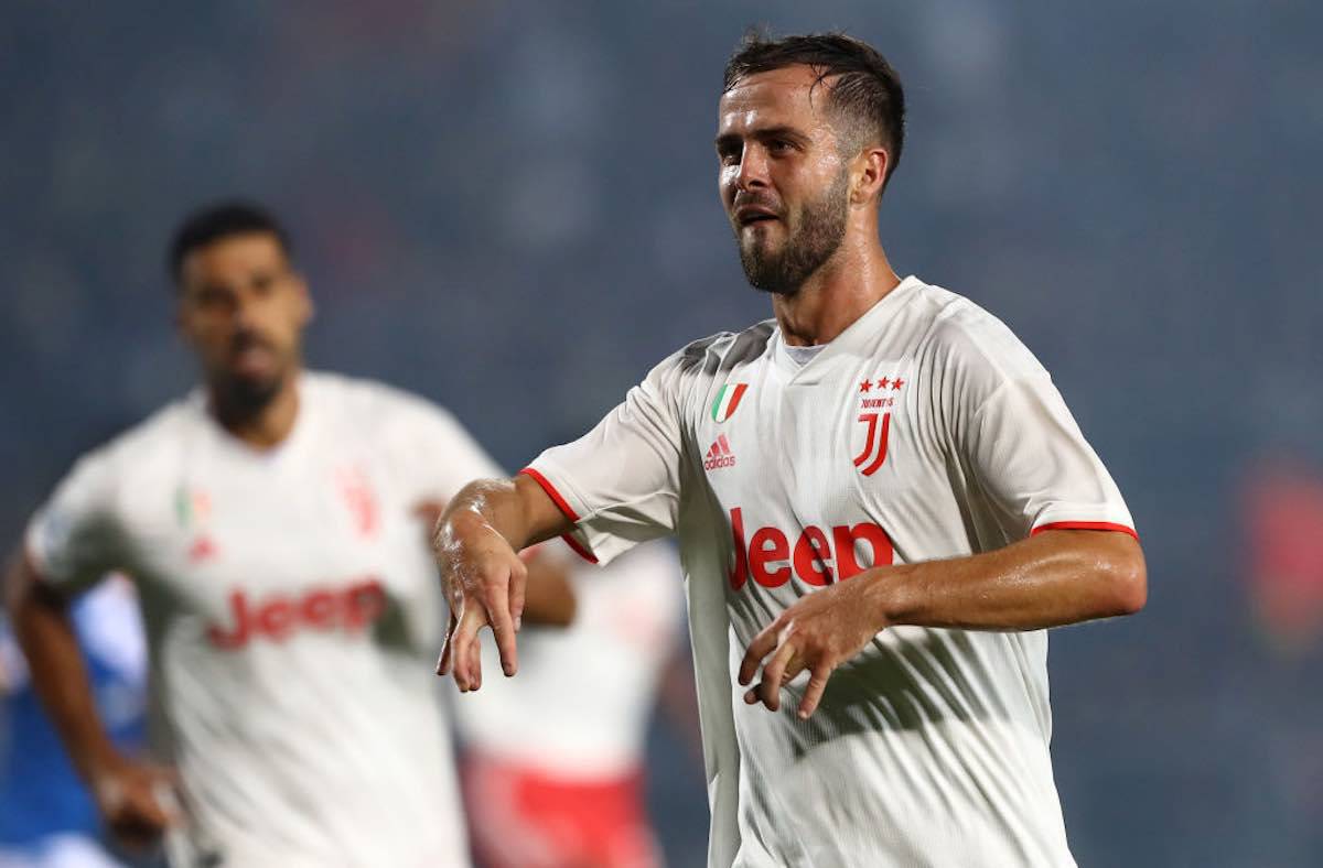 Juventus, arriva l'offerta per Pjanic: chiusura vicina