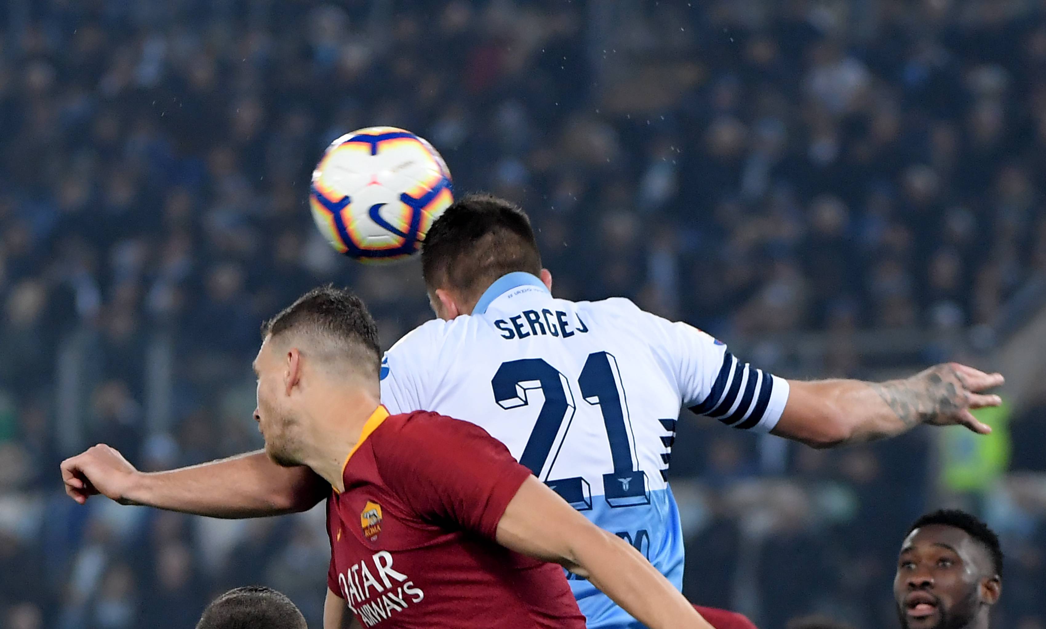 Dzeko e Milinkovic in un derby tra Roma e Lazio
