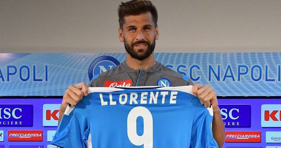 Llorente con la maglia del Napoli