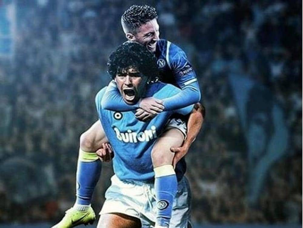 Un bel fotomontaggio con Maradona che prende in braccio Mertens