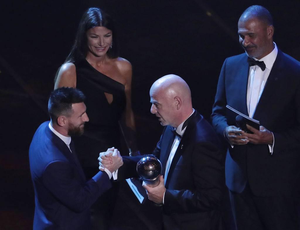 Messi riceve il premio Fifa a Milano