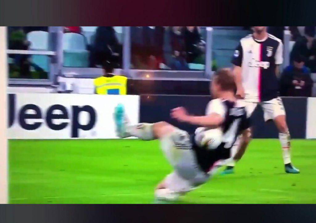 Moviola JuventusBologna fallo di mano De Ligt (foto), Irrati non dà