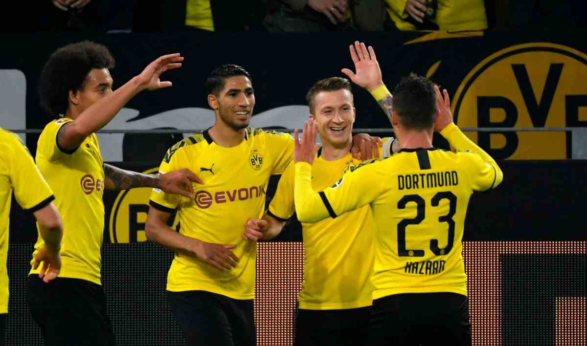 Bundesliga, risultati 19 ottobre: l'Augsburg ferma il Bayern Monaco, Reus esalta il Borussia Dortmund