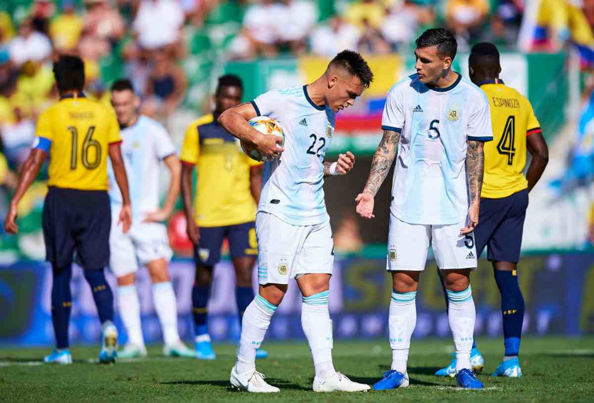Argentina-Ecuador 6-1: segna Pezzella, Lautaro e Paredes discutono per un rigore