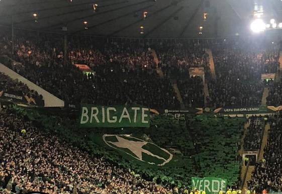 Tifosi del Celtic, striscione delle Brigate verdi