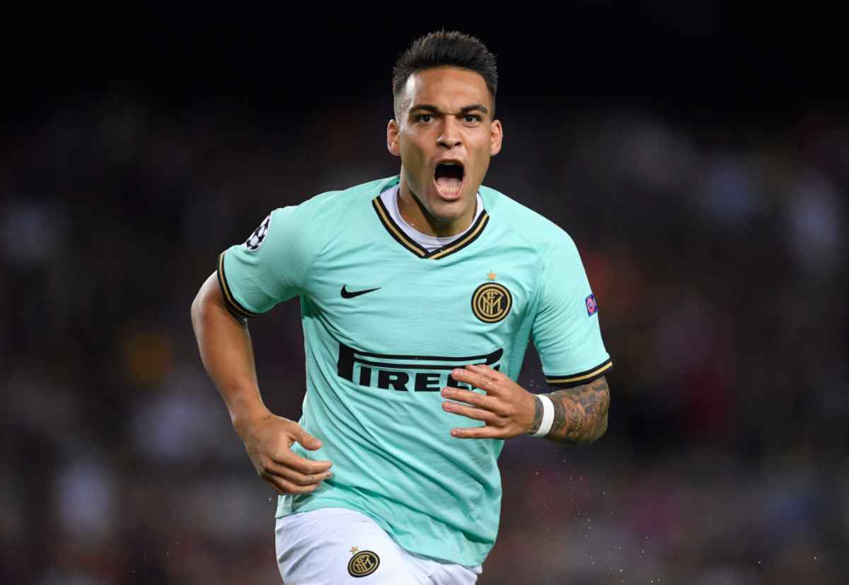 Lautaro Martinez in gol in Barcellona-Inter