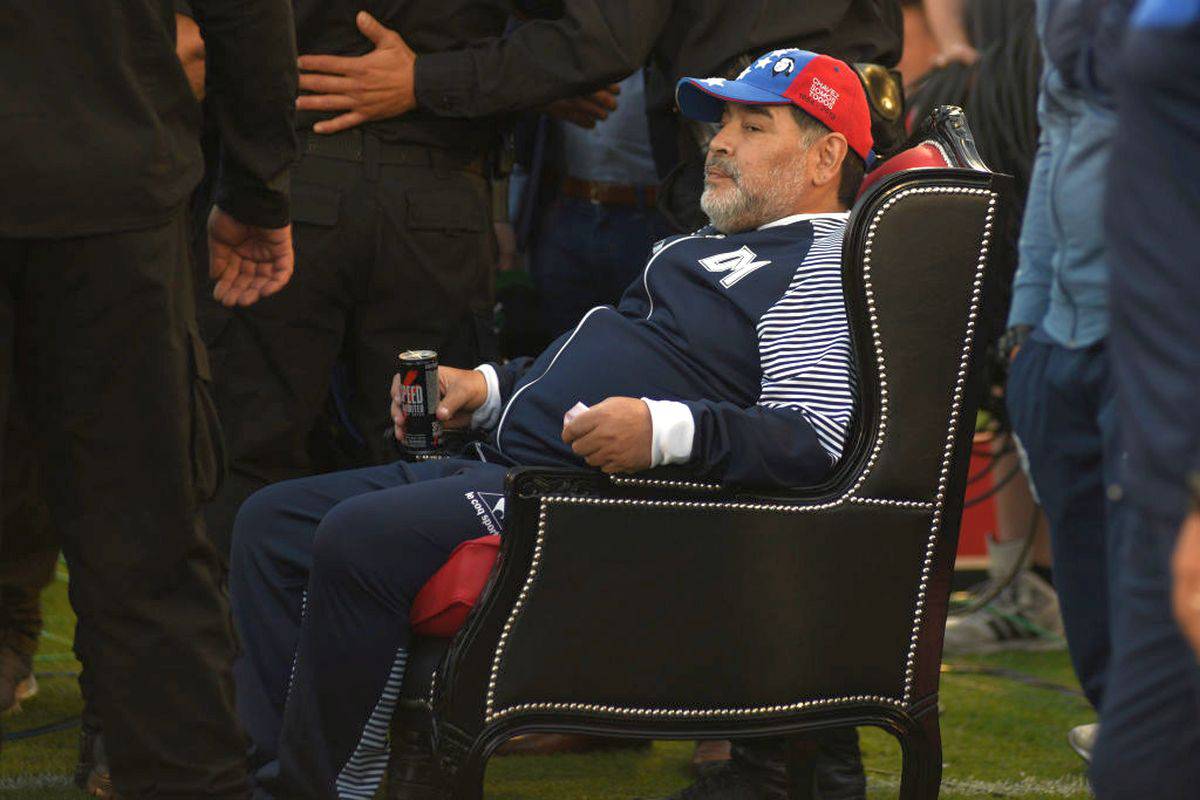 Maradona ci ripensa: "Sono ancora il tecnico del Gimnasia"