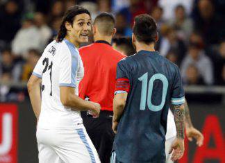 Cavani e Messi, lite durante Uruguay-Argentina
