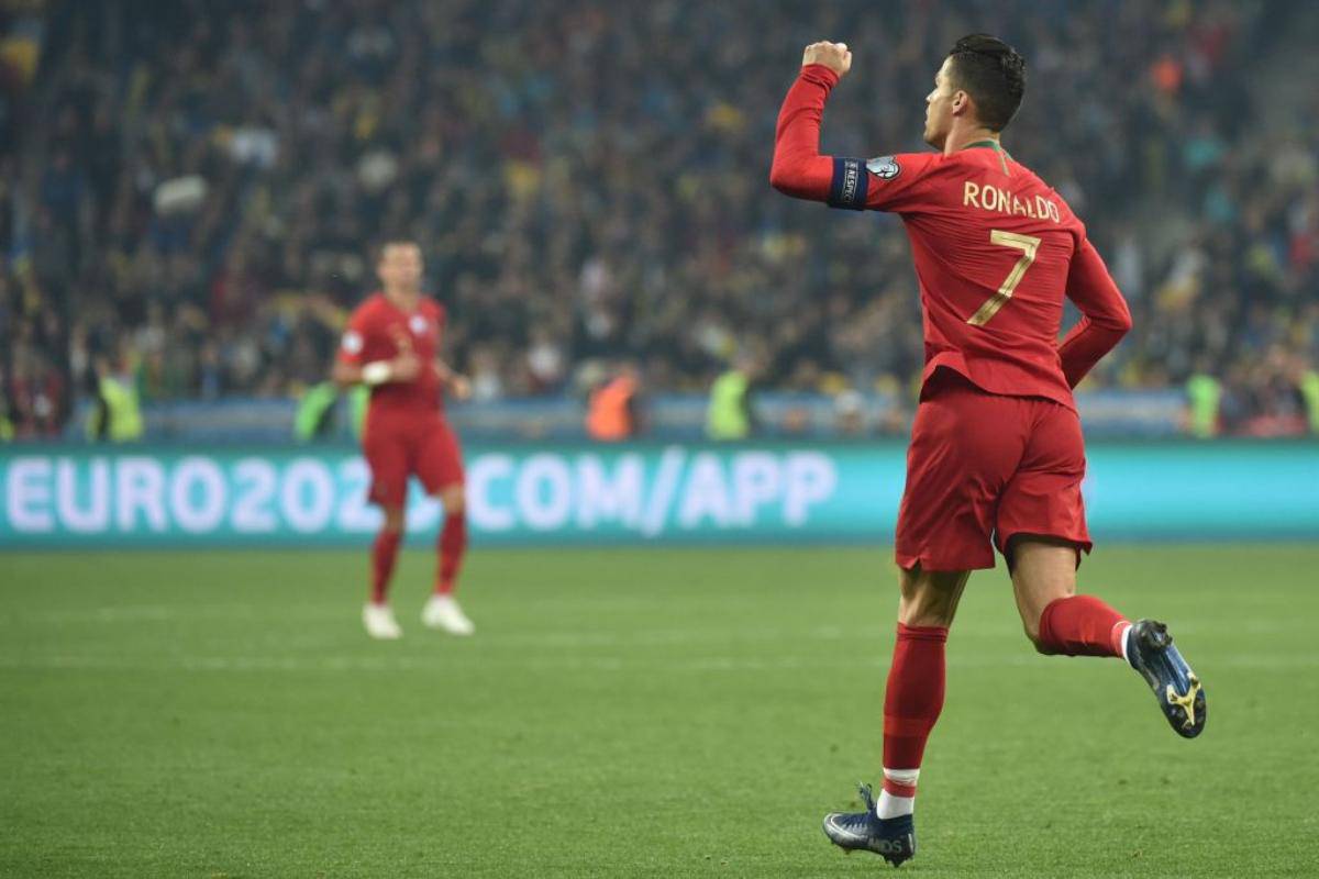 Cristiano Ronaldo, doppietta in Portogallo-Lituania (video)