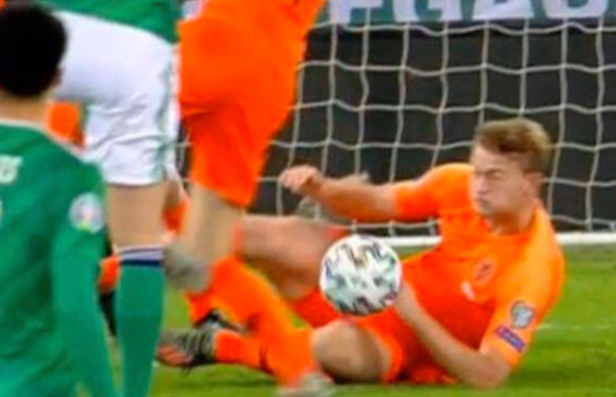 De Ligt, altro fallo di mano in Irlanda del Nord-Olanda: una maledizione per lo juventino