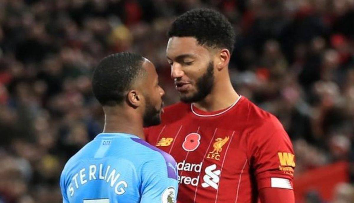 Sterling e Joe Gomez, duro confronto 