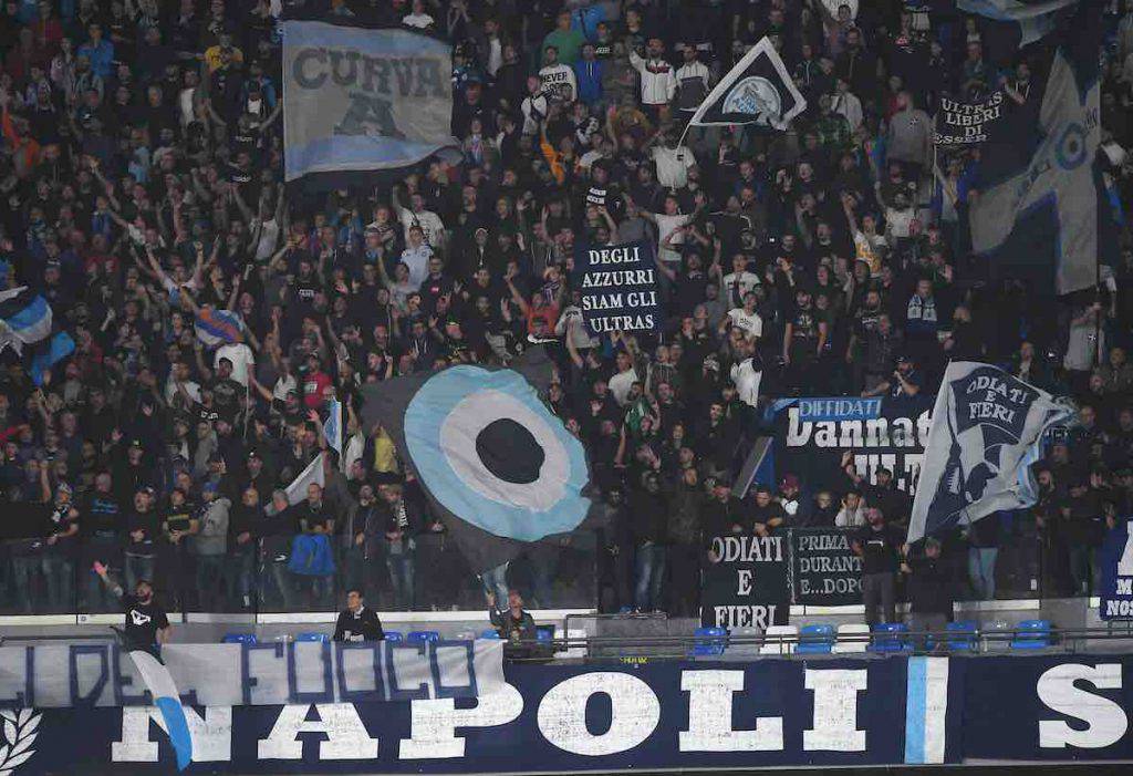 San Paolo, striscione sul Coronavirus 