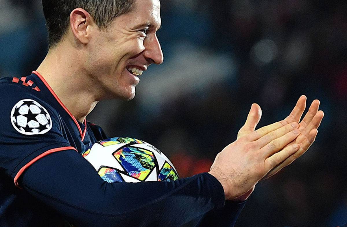 Lewandowski, 4 gol in 14 minuti: poker record in Champions. A novembre segnate 31 reti