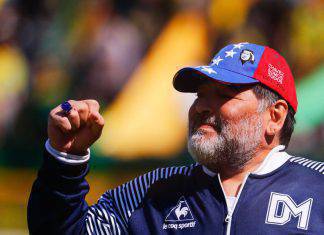Maradona ci ripensa: "Sono ancora il tecnico del Gimnasia"