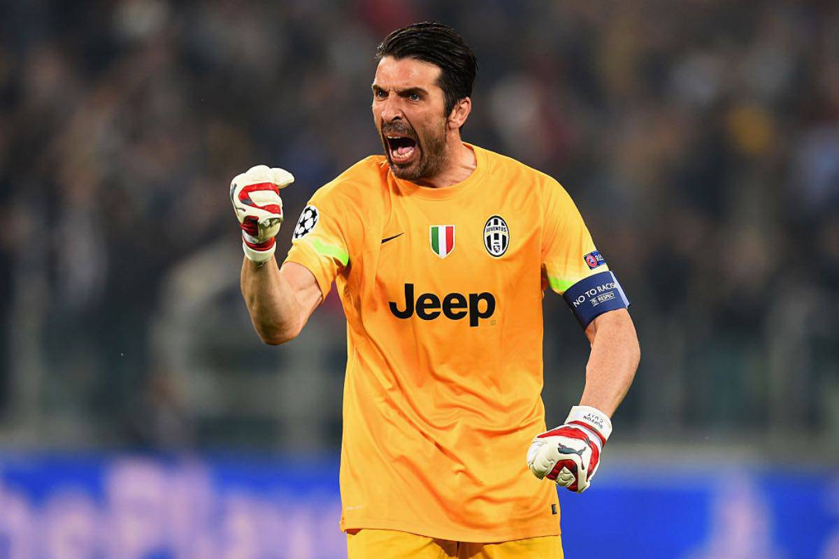 Buffon non vuole ritirarsi: "Farei un torto a me stesso. Onorato di aver raggiunto Maldini"