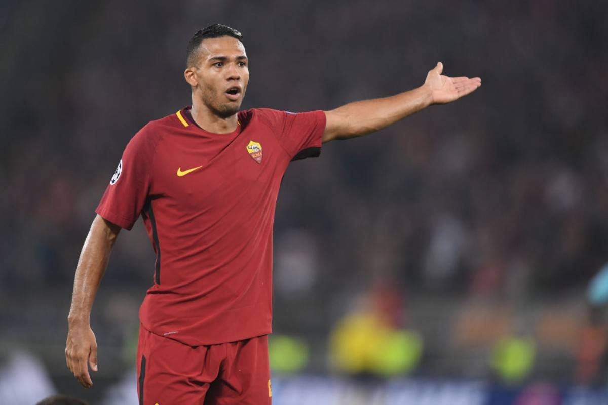 Roma, Juan Jesus attacca un tifoso: la polemica "social"