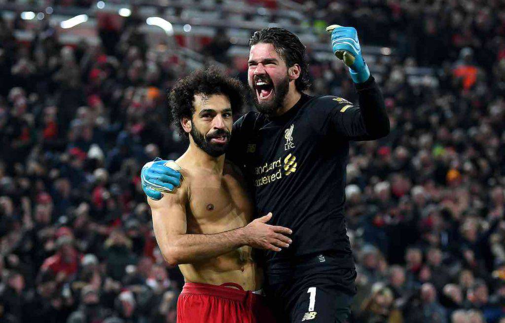 Esultanza folle per Alisson e Salah contro lo United