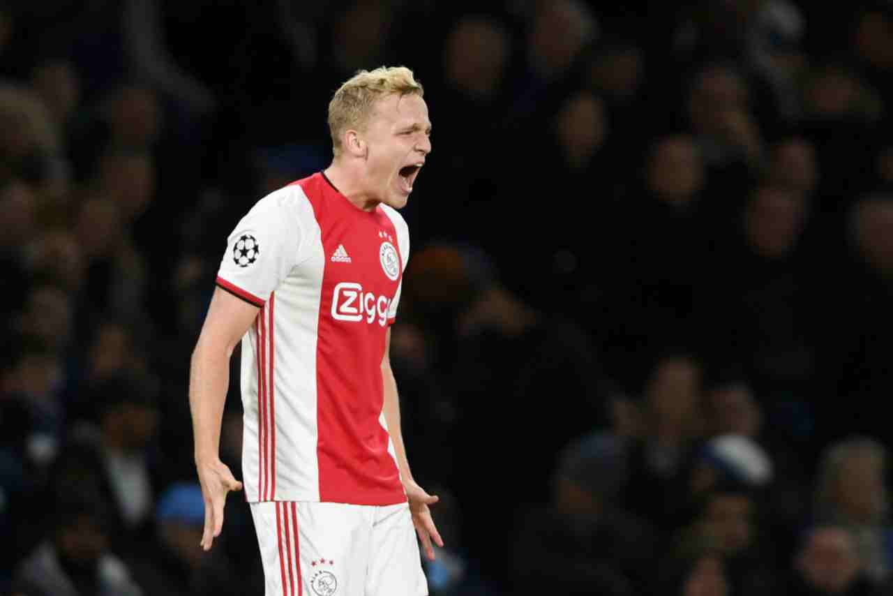 Real Madrid, Van de Beek arriverà a fine stagione: c'è l'accordo con l'Ajax