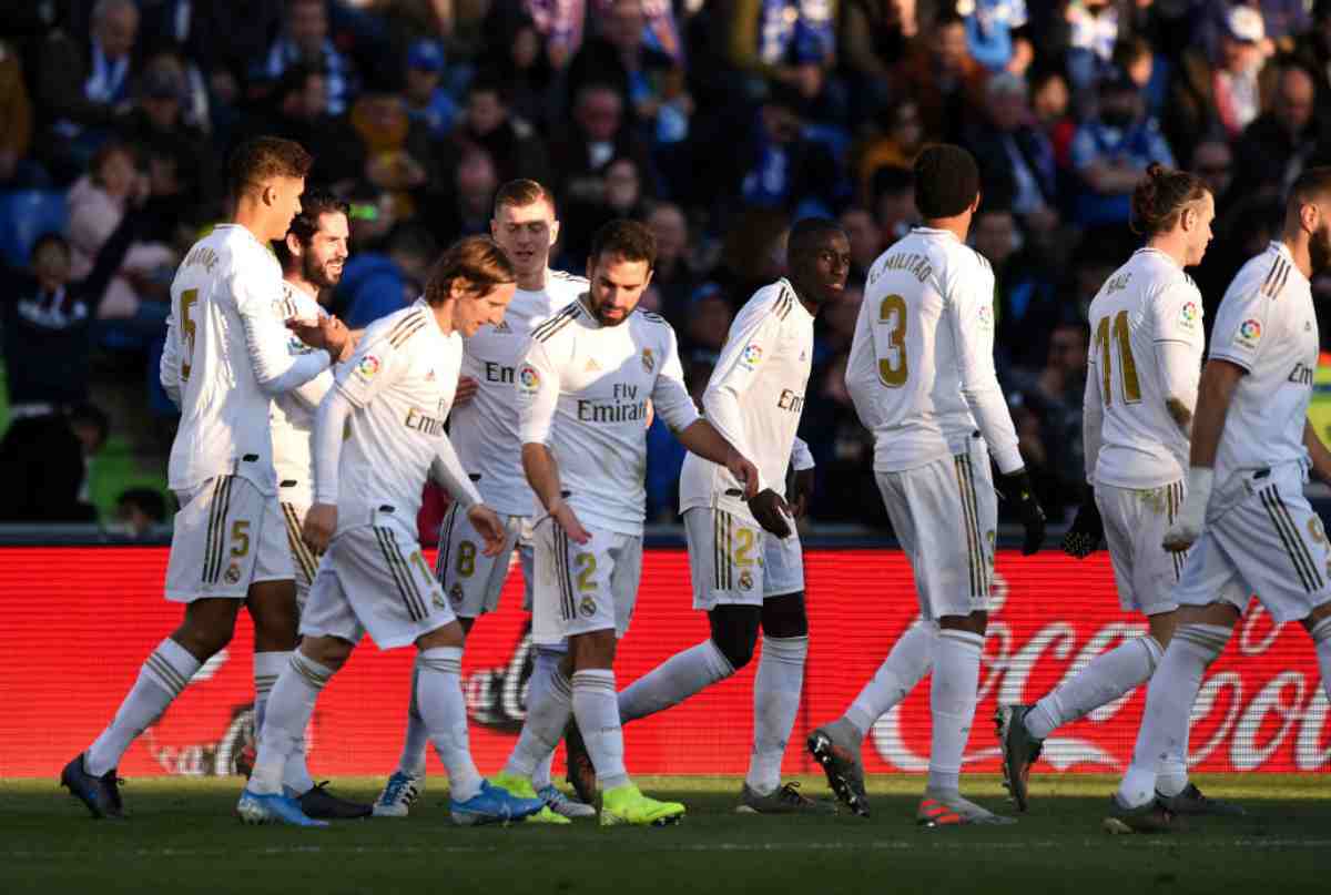 Liga: il Real Madrid vince il derby con il Getafe, decide Varane