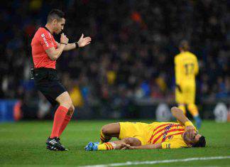 Barcellona, Suarez si opera al ginocchio: potrebbe saltare il Napoli