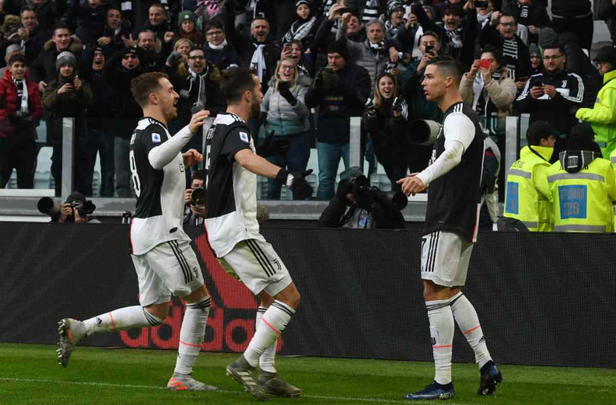 Juventus-Cagliari 4-0, tripletta di Cristiano Ronaldo e gol di Higuain: bianconeri primi