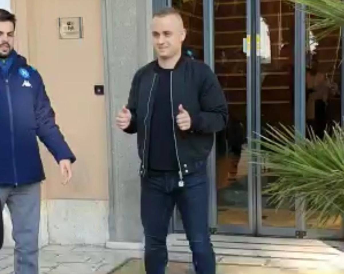 Napoli, Lobotka, completate le visite mediche VIDEO