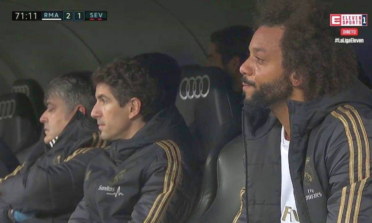 Real Madrid, il Bernabeu fischia Marcelo e lui scoppia in lacrime: tifosi divisi