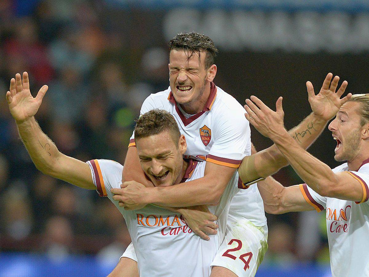 Roma, Totti: il "like" contro Florenzi scatena le polemiche