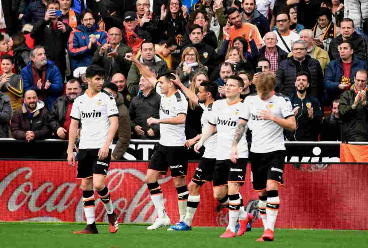 Liga: il Valencia stende il Barcellona, Gomez sbaglia un rigore ma fa doppietta