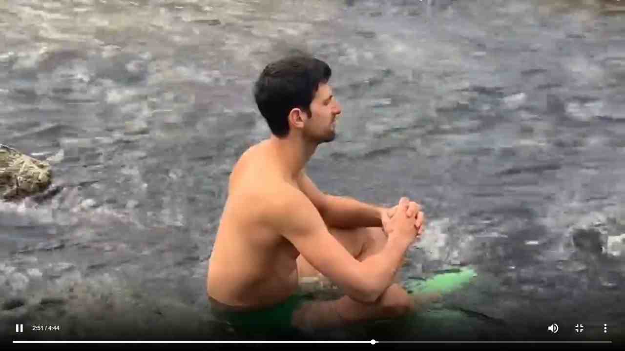 Djokovic, l'uomo di ferro: immerso nell'acqua gelida per 45 secondi. "La forza della mente" | VIDEO