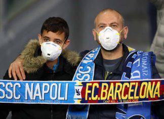 Coronavirus, Napoli-Barcellona: tifosi con la mascherine al San Paolo - FOTO