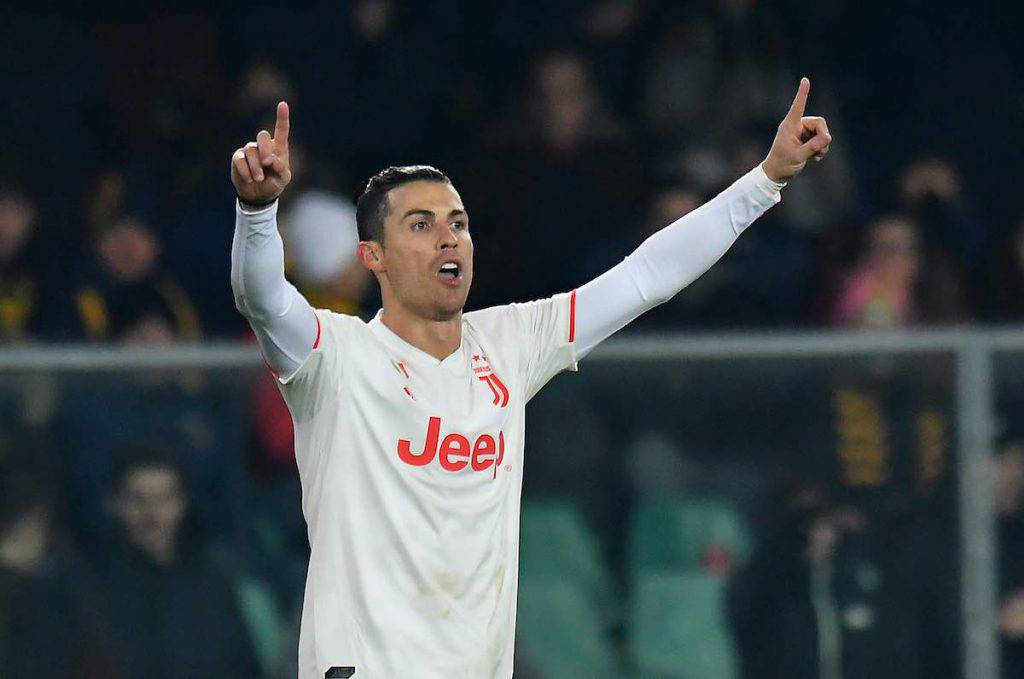 Cristiano Ronaldo, addominali con una complice speciale