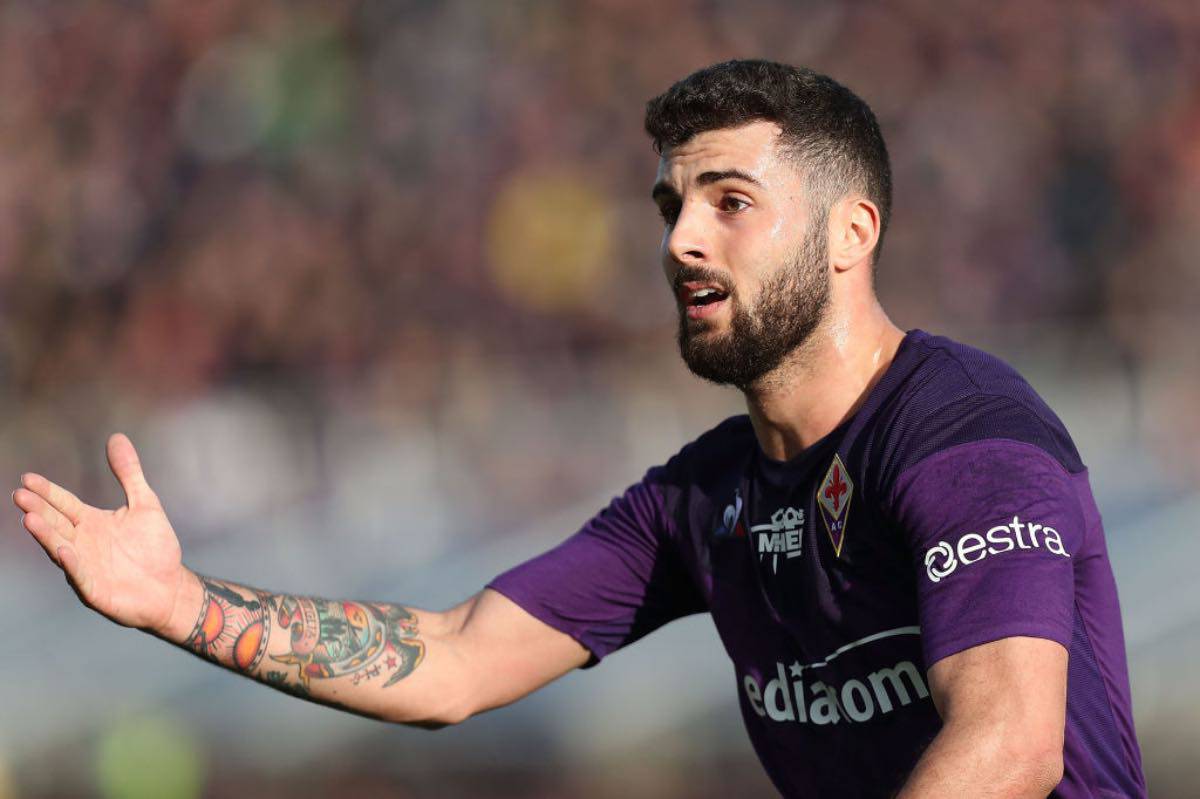 Cutrone mostra gli insulti dei tifosi del Milan: offese vergognose all’attaccante