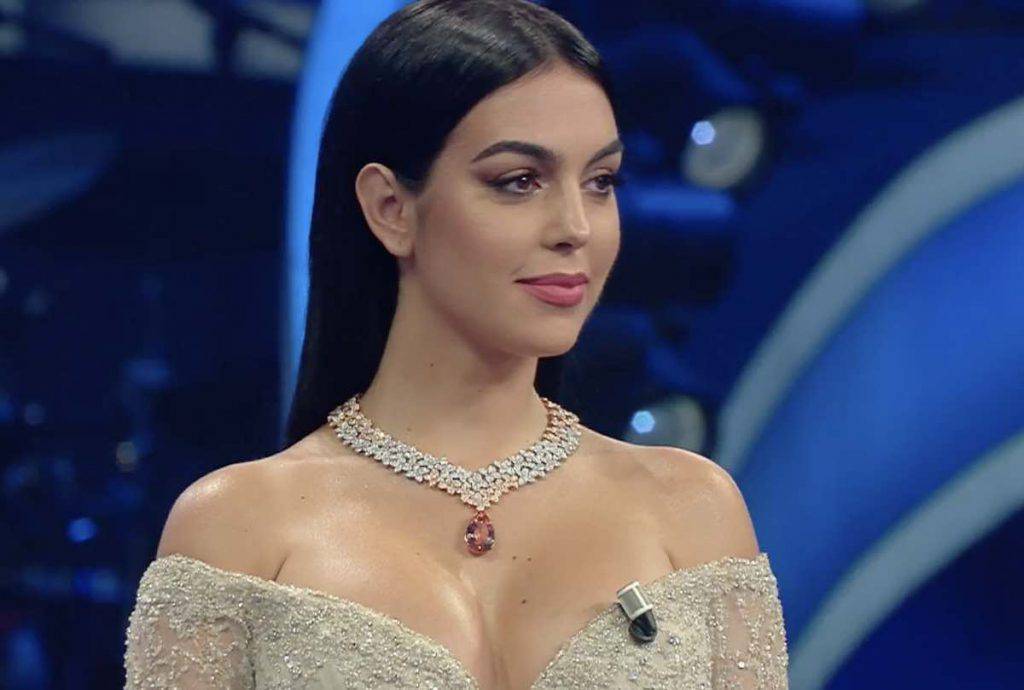 Georgina Rodriguez incantevole fra le onde del mare (Getty Images)