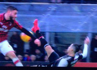 Milan-Juventus, Calhanoglu polemico dopo il mani di Alex Sandro