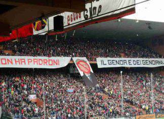 Genoa, i tifosi contestano Preziosi: centinaia di cartelli con scritto "Vattene"