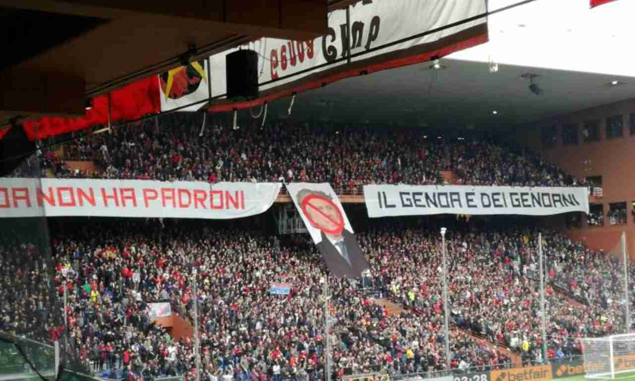 Genoa, i tifosi contestano Preziosi: centinaia di cartelli con scritto "Vattene"