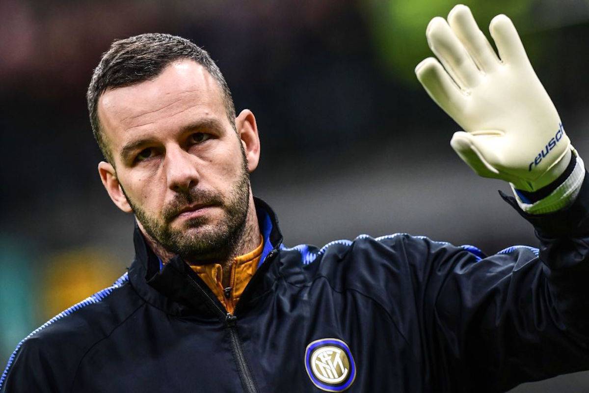 Inter-Milan, dilemma Handanovic: se gioca rischia l’operazione. La situazione