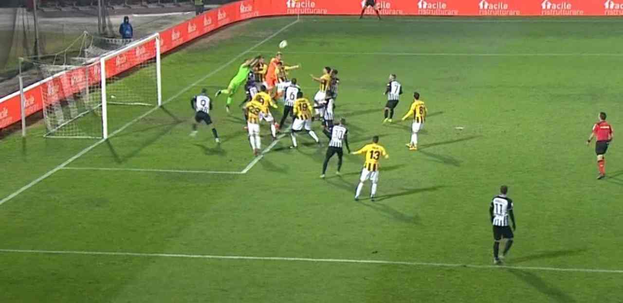 Ascoli-Juve Stabia: Provedel pareggia al 95', il video del gol del portiere stabiese