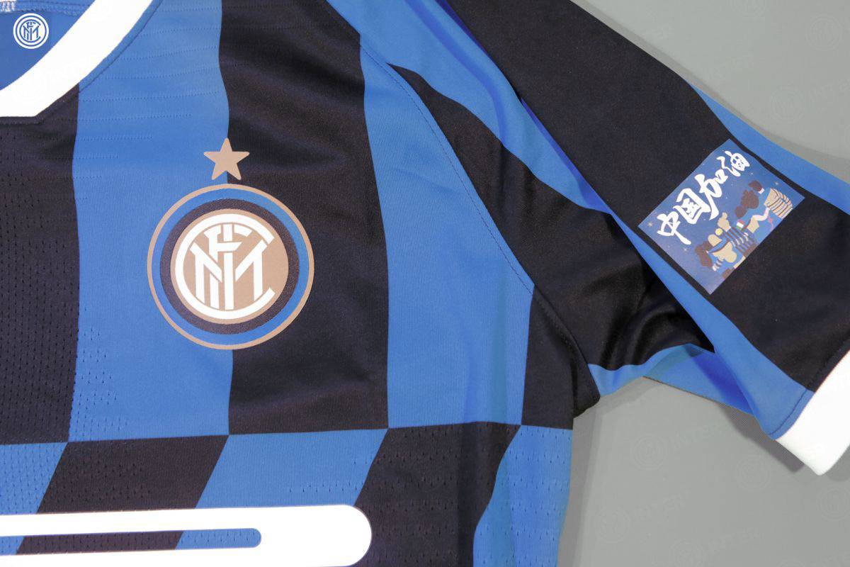 Coronavirus, Inter: una maglia speciale per il derby (foto Twitter ufficiale Inter)