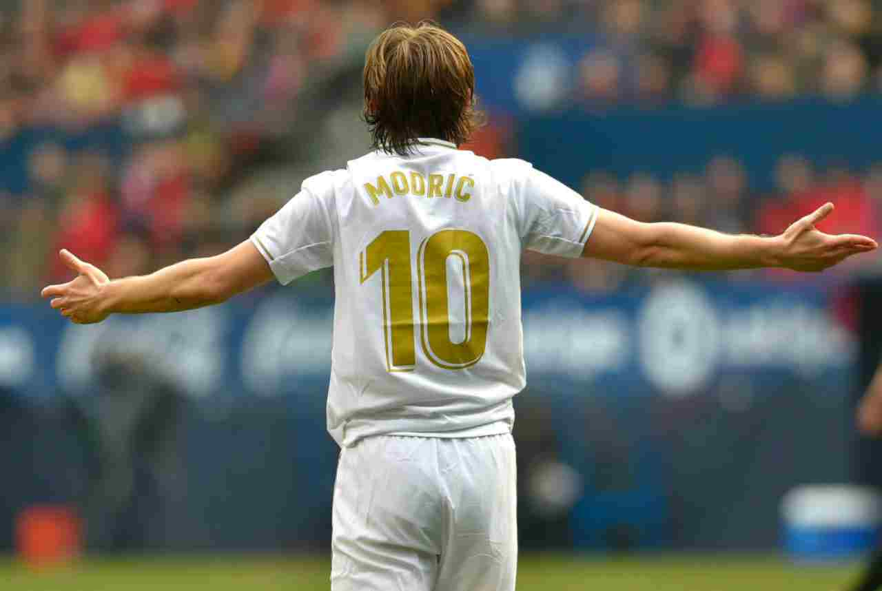 Calciomercato Inter, il Real Madrid ci prova per un difensore. Offerto anche Modric