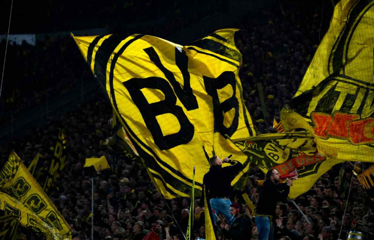 Borussia Dortmund, l'annuncio di lavoro scatena i tifosi